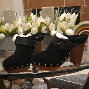 Vince Camuto Clogs